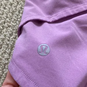 LULULEMON Speed Up Medium Rise Shorts 4” Size 4 Jubilee Purple EUC thumbnail 10