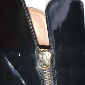 Zara Womens Black & Gold Patent Leather Almond Toe Chunky Block Heel Ankle Boots thumbnail 10