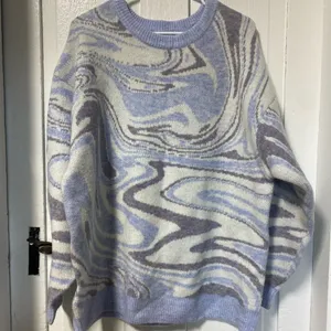 Glassons Blue Oversized Marbled Crewneck Sweater size Large thumbnail 2