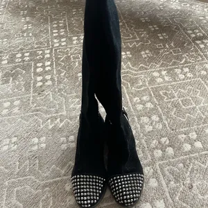 KELSI DAGGER GENUINE SUEDE SPIKED BOOTS 8.5 thumbnail 2