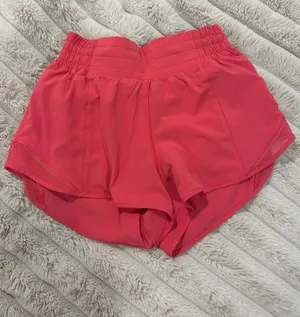 Lululemon Hotty Hot High-Rise Lined Short 2.5" thumbnail 1