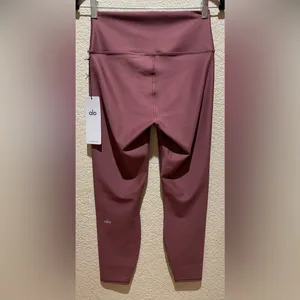 Alo Yoga NWT 7/8 High-Waist Airlift Leggings In A Burgundy Truffle Size L thumbnail 8
