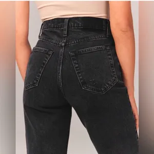 Abercrombie 90’s Straight Ultra High Rise Black Distressed Women's Jeans thumbnail 3