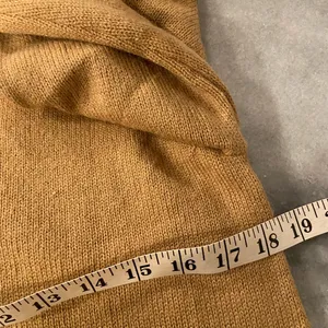 NWT Banana Republic Size S Tan Camel V Neck Long Sleeve Soft Pullover Sweater thumbnail 6
