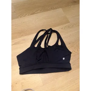 Peloton black sports bra thumbnail 3