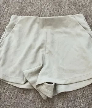 Lululemon shorts thumbnail 1
