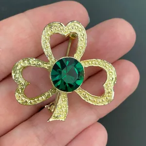 Vintage Gold Tone Shamrock Brooch Pin Green Rhinestone St. Patrick’s Day thumbnail 2