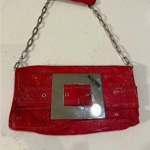 Vintage Moschino Shiny Patent Leather Red Clutch Bag Handbag Chain Strap POuch thumbnail 1