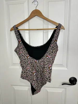 Buccees Tan Pink Cheetah Print Beaver Logo All Over One Piece Swimsuit XS Texas thumbnail 4