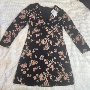 ABERCROMBIE & FITCH NWT Black Floral Dress Longsleeve‎ Medium thumbnail 1