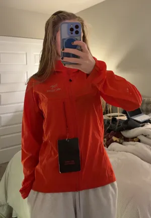 Arc’teryx squamish hoody firefly windbreaker thumbnail 1