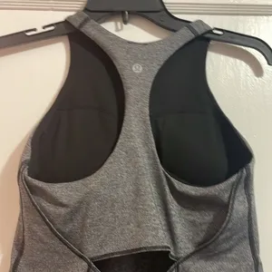 Lululemon Tank with built in bra size 6 thumbnail 3