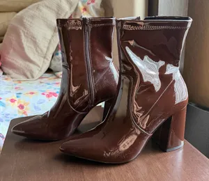 Brown Boots Abound Size 8 thumbnail 1