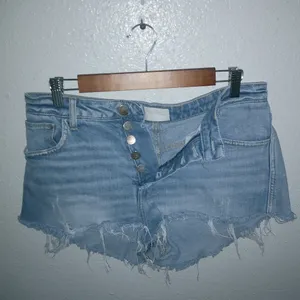 Gilded Intent 30 High Rise 5-Button Fly Distressed Raw Hem Jeans Shorts thumbnail 7