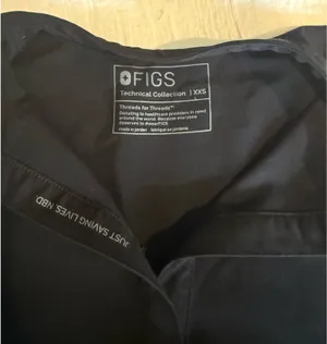 FIGS Top Scrub thumbnail 2