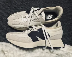 New Balance 327 Women’s thumbnail 1
