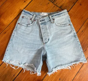 Abercrombie The Dad High Rise Jean Shorts thumbnail 5