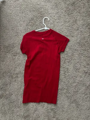 Lululemon Swifty Tech 2.0 in Dark Red thumbnail 3