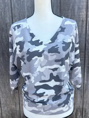 Premise Women's XS Gray Camo Army V-Neck 3/4 Sleeve Knit Pullover Sweater thumbnail 1