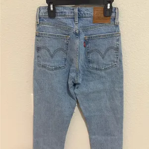 Levi's Wedgie Straight Leg 23 Jeans High Rise Premium Stretch Denim Light Wash thumbnail 7