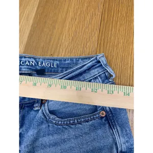 American Eagle Strigid Mom Jeans Womens 4 Regular Distressed Medium‎ Wash Blue thumbnail 2