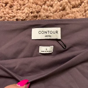 Aritzia Babaton Original Contour Squareneck Longsleeve Crop Top Women’s Size L thumbnail 4