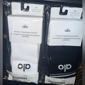 ALO Yoga - Unisex Throwback Crew Socks in White w/Black Logo thumbnail 7