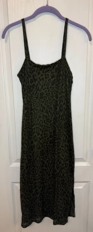 Express Green Animal Print Midi Dress thumbnail 1