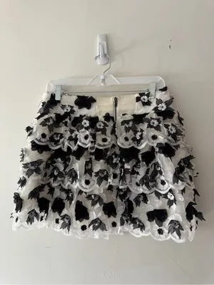 Alice + Olivia "Margarita" Tiered Floral Appliqué Mini Skirt thumbnail 4