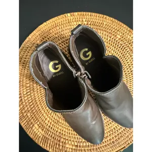 G BY GUESS Brown Ankle Booties Almond Toe Low Block Heel Side Zip Womens 8M thumbnail 5