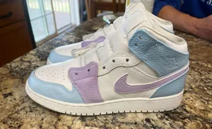 Nike Air Jordan 1 Mid thumbnail 1