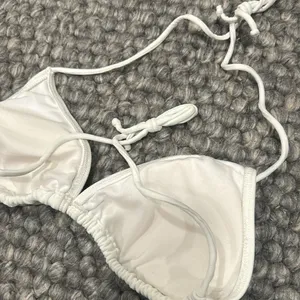 Dippin’ Daisy’s White Strappy Bikini Top Size Medium’s‎ thumbnail 4