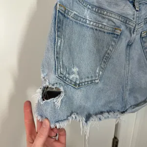 AGOLDE Parker Distressed‎ Denim Cut Off Shorts Light Wash Blue size 26 thumbnail 4