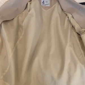Elegant Beige Trench Coat Tan Size 6P thumbnail 8