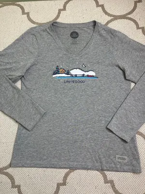 Life Is Good V-Neck Crusher Tee Winter Cabin Snowy Waterfront Shirt Size S thumbnail 1