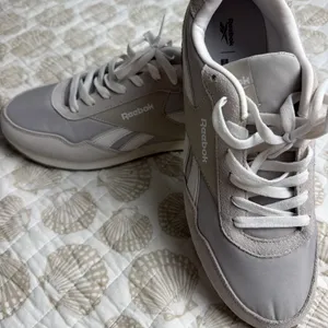 Reebok Glide Low Perfect Fit Suede Lace Up Womens Sneaker In Stone 11 Us 42.5 Eu thumbnail 1