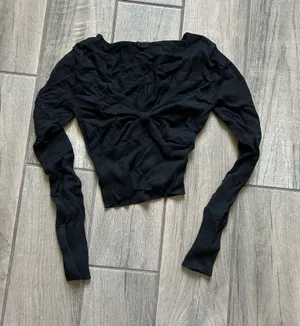 NBD Black Twist-Front Long-Sleeve Crop Top thumbnail 1