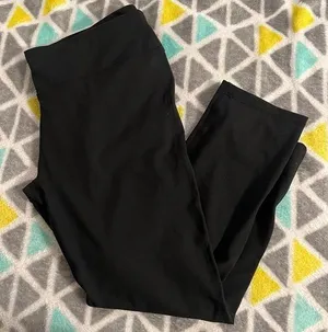 Fabletics power form capris legging thumbnail 1