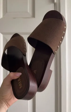 MIA Sandals Brown Suede thumbnail 1