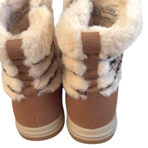 New in Box Clarks Breeze Cozy Boots Dark Sand Size 9 thumbnail 9