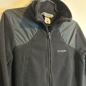 Columbia Woman’s Black Fleece Jacket thumbnail 2