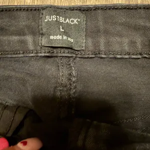 Just Black Denim Black Mini Skirt Size Large Distressed Raw Hem Stretch thumbnail 2