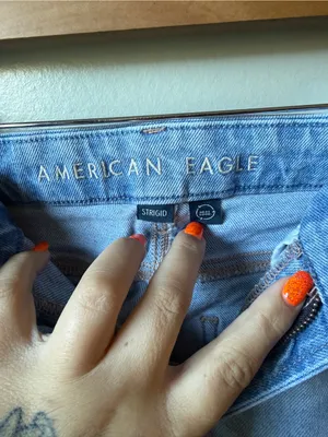 American Eagle Strigid Mom Jeans Size 4 Light Wash Distressed Ripped Denim thumbnail 4