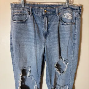 American Eagle 90s Straight Jeans Womens 16 Light Wash Distressed Blue thumbnail 2