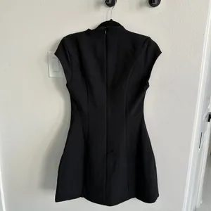 Bardot delphi hourglass mini dress in black thumbnail 6