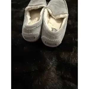UGG Ansley Light Grey Suede Water Resistant Moccasin Slippers Womens 9 W thumbnail 3