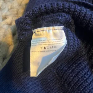 Lululemon merino wool blue v neck sweater size xl/xxl thumbnail 3