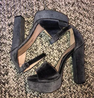 Chinese Laundry Grey  heels thumbnail 1