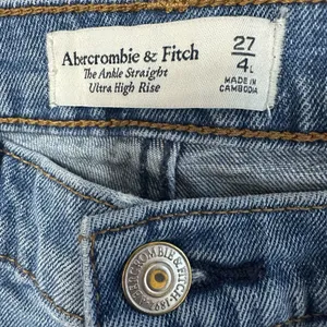 Abercrombie & Fitch Jeans Womens 27/4L Ankle Straight Ultra High Rise Distressed thumbnail 5