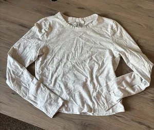 H&M Divided Basic Grey Cropped Long sleeve  thumbnail 1